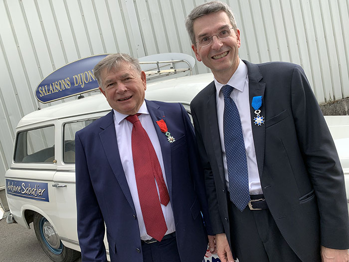Arnaud Sabatier et Pierre Martinet devant la 403 des Salaisons Dijonnaises